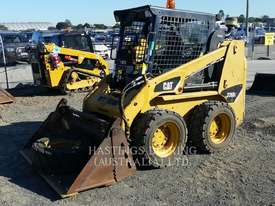 CATERPILLAR 226B2 Skid Steer Loaders - picture0' - Click to enlarge