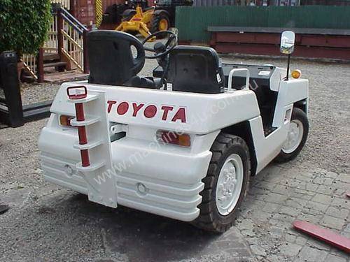 Toyota TD25 Towing Tractor