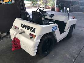Toyota TD25 Towing Tractor - picture1' - Click to enlarge