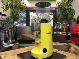 MAZZER ROBUR YELLOW ESPRESSO COFFEE GRINDER RESTAURANT CAFE MACHINE LATTE - picture0' - Click to enlarge