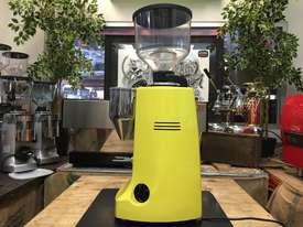 MAZZER ROBUR YELLOW ESPRESSO COFFEE GRINDER RESTAURANT CAFE MACHINE LATTE - picture2' - Click to enlarge