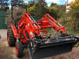 Like New Kioti CK4210 4-in-1 Front Loader with Smudge Bar - picture0' - Click to enlarge