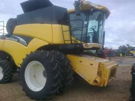 New Holland CR970 Header(Combine) Harvester/Header - picture0' - Click to enlarge