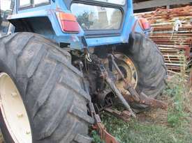 tractor 4x4 front end loader - picture2' - Click to enlarge