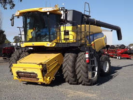New Holland CR9080 Header(Combine) Harvester/Header - picture0' - Click to enlarge