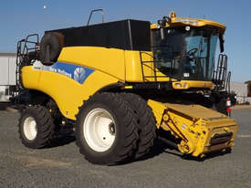 New Holland CR9080 Header(Combine) Harvester/Header - picture1' - Click to enlarge