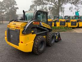 New Holland L220 Skid sterr loader for sale - picture2' - Click to enlarge