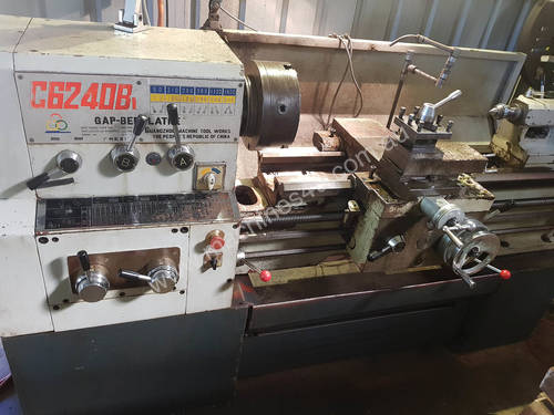 METAL GAP BED LATHE, CARBIDE INDEX TOOLING AND INSERTS, 2 X CHUCKS, FACEPLATE AND STEADY'S