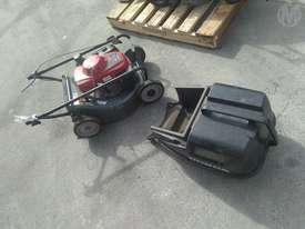 Honda HRU196 Mower - picture0' - Click to enlarge