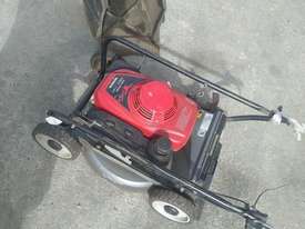 Honda HRU196 Mower - picture2' - Click to enlarge