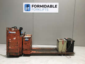 Raymond 8900 Pallet Truck Forklift - picture0' - Click to enlarge