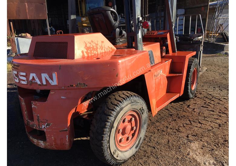 caption Nissan 5 Ton Forklift