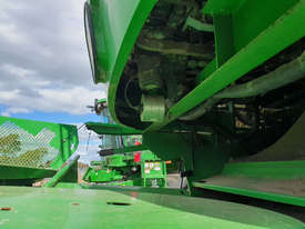 John Deere 9860 STS Header(Combine) Harvester/Header - picture0' - Click to enlarge