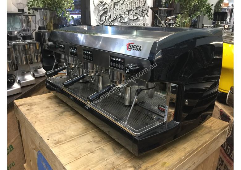 Used Polaris WEGA POLARIS 3 GROUP CHROME ALL COLOURS ESPRESSO COFFEE