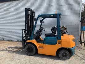 Toyota forklift fg25 2.5 tonne - picture0' - Click to enlarge
