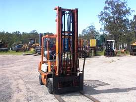Toyota 2.55 tonne forklift - picture0' - Click to enlarge