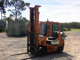 Toyota 2.55 tonne forklift - picture2' - Click to enlarge