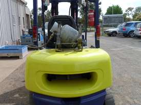 KOMATSU CONTAINER MAST 2.5T FORKLIFT - picture1' - Click to enlarge