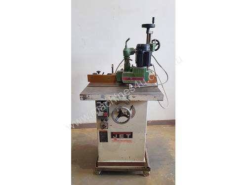 Single phase spindle moulder with power feed