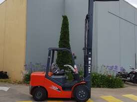 Heli CPCD30-WS1H 3 tonne diesel forklift - picture2' - Click to enlarge