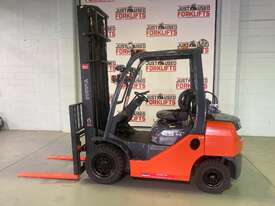 2015 TOYOTA FORKLIFT DELUXE MODEL 32-8FG25 DUAL FUEL LPG / PETROL  WITH FORK POSITIONER  - picture0' - Click to enlarge