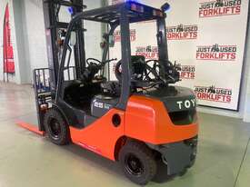 2015 TOYOTA FORKLIFT DELUXE MODEL 32-8FG25 DUAL FUEL LPG / PETROL  WITH FORK POSITIONER  - picture2' - Click to enlarge