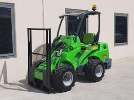 Avant 528 BeePro Mini Loader w Telescopic Boom and Flip Up Forks - picture0' - Click to enlarge