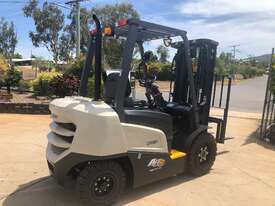 Latest Model Crown Diesel Forklift - picture0' - Click to enlarge
