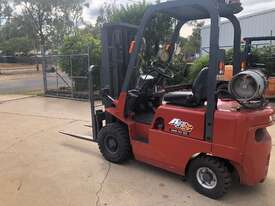 Low Hour Nissan Forklift - picture0' - Click to enlarge