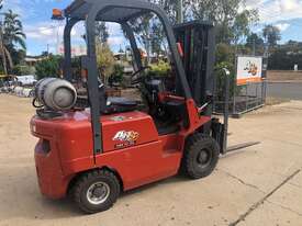 Low Hour Nissan Forklift - picture1' - Click to enlarge