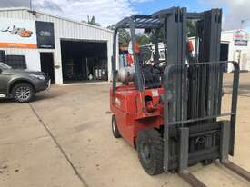 Low Hour Nissan Forklift - picture2' - Click to enlarge