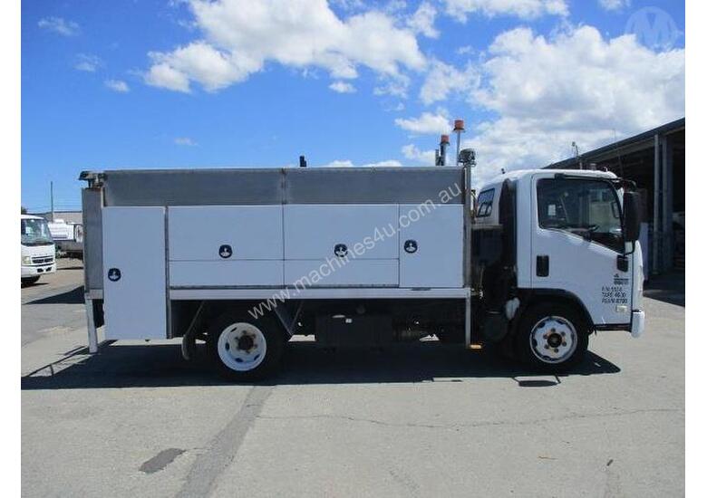 caption Isuzu NQR450