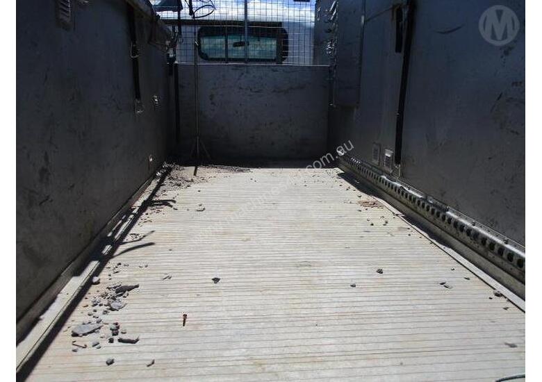 caption Isuzu NQR450