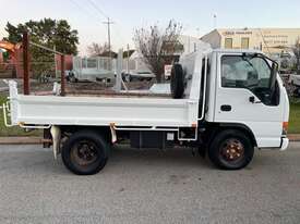 Truck Tipper Isuzu NKR Car License 2003 SN1105 1EOM852 - picture0' - Click to enlarge