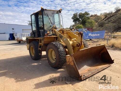 2004 Caterpillar 910