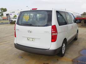 2009 Hyundai iMax Van - picture2' - Click to enlarge