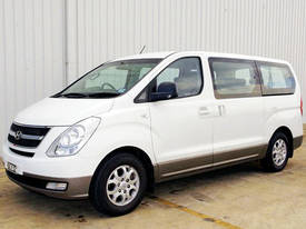 2009 Hyundai iMax Van - picture0' - Click to enlarge