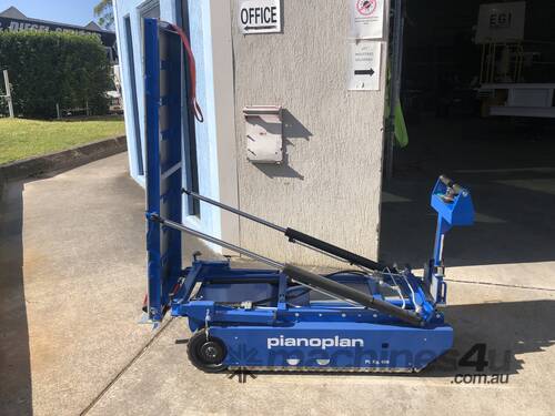 caption Battery Powered Tracked Carrier Stair Climber 600J Vertical