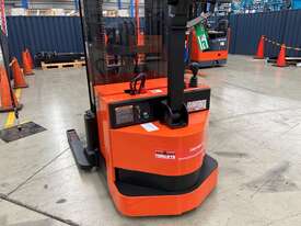 RAYMOND RRS30 S/N RRS-16-02636 WALKIE REACH STACKER PEDESTRIAN FORKLIFT - picture0' - Click to enlarge