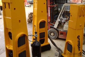 Indeco Hydraulic Hammer Suit 19 to 30 Tonner