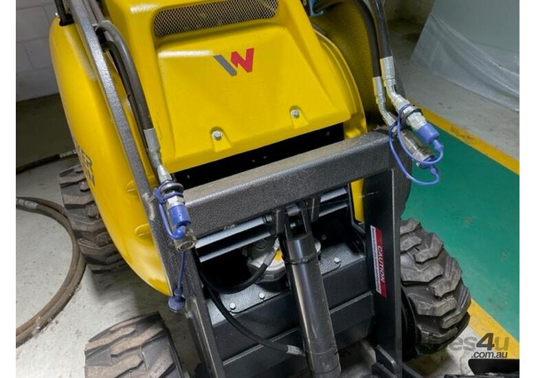 caption SM325-27W Wheeled Mini Loader - Dingo