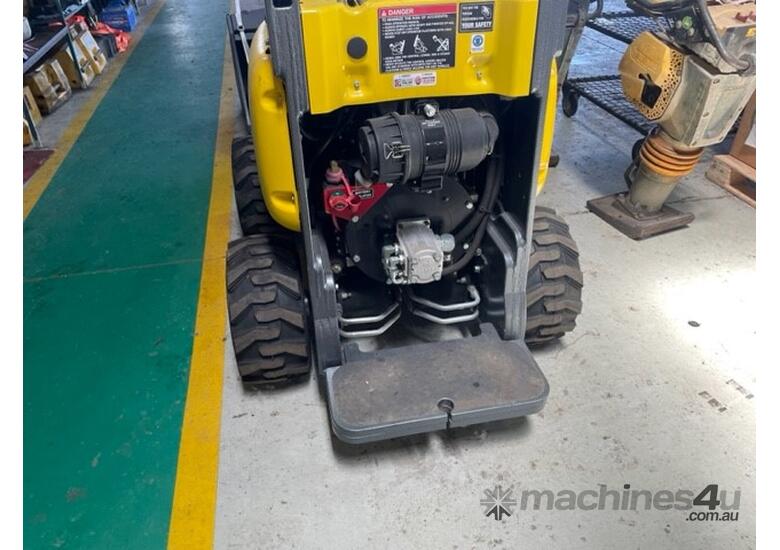 caption SM325-27W Wheeled Mini Loader - Dingo