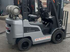 2014 model Nissan 1.8 ton container entry forklift for sale extra low hours (under 1,000) - picture0' - Click to enlarge