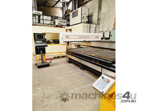 Laser cutting machine