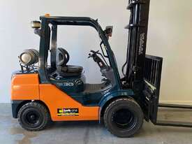 Toyota 3.0 tonne dual wheel lpg ss fp - Hire - picture0' - Click to enlarge