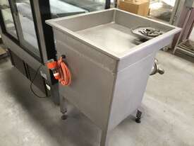 THOMPSON COMMERCIAL MEAT MINCER - picture1' - Click to enlarge