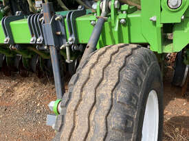 Boss Agriculture L200 Planters Seeding/Planting Equip - picture2' - Click to enlarge