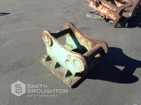 EXCAVATOR HEAD BRACKET - picture0' - Click to enlarge