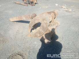 Grab to suit Excavator, Centers 420mm, Ears 230mm, Pins 65mm - picture2' - Click to enlarge
