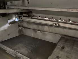 MSD Hydraulic Guillotine - picture2' - Click to enlarge